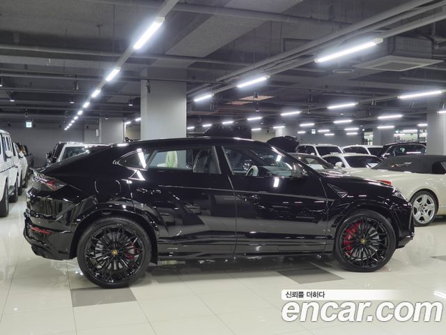 Lamborghini Urus 2025 — photo 2