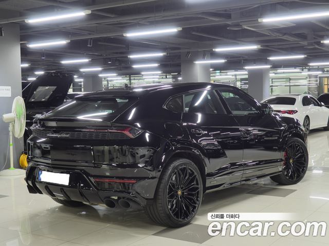 Lamborghini Urus 2025 — photo 3