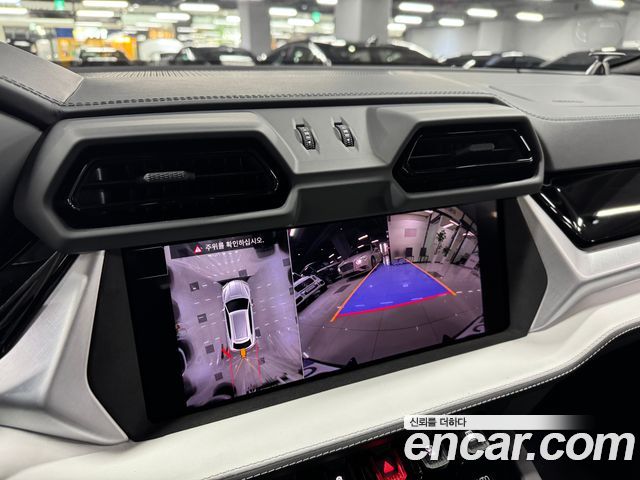 Lamborghini Urus 2025 — photo 9