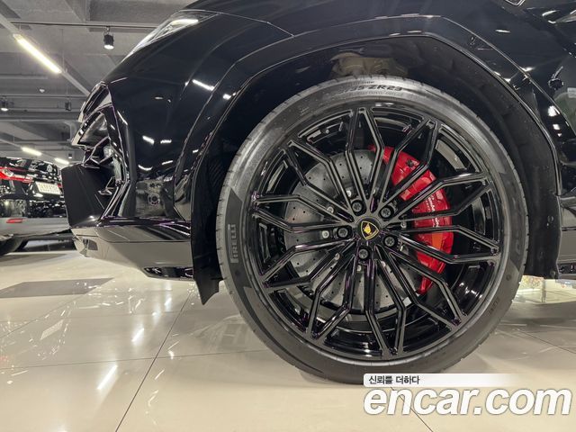 Lamborghini Urus 2025 — photo 15