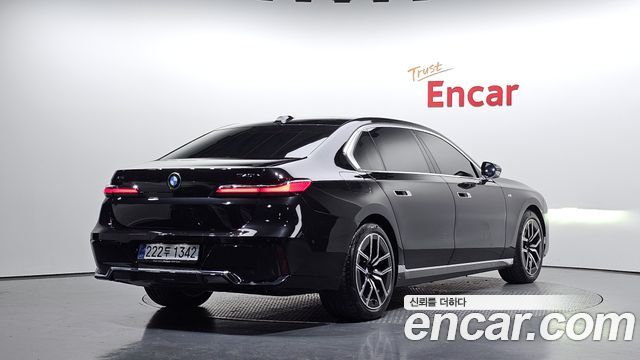 BMW 7-Series 2025 — photo 2