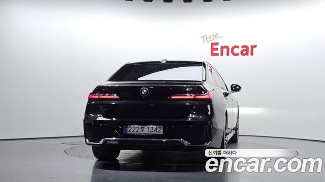 BMW 7-Series 2025 — photo 4