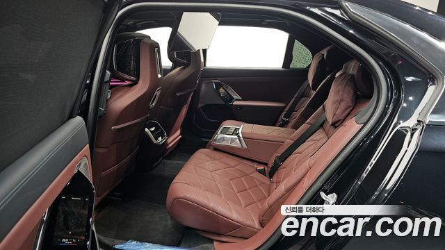 BMW 7-Series 2025 — photo 17