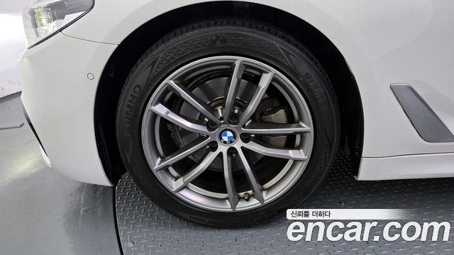 BMW 5-Series 2019 — photo 5