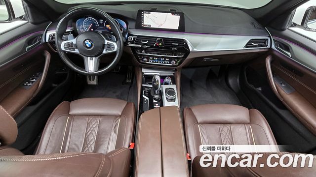 BMW 5-Series 2019 — photo 10