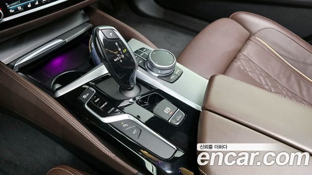 BMW 5-Series 2019 — photo 12
