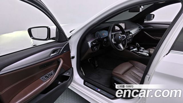 BMW 5-Series 2019 — photo 13