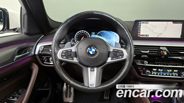 BMW 5-Series 2019 — photo 19