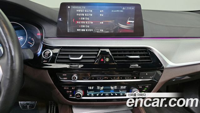 BMW 5-Series 2019 — photo 20