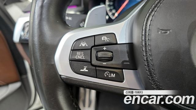 BMW 5-Series 2019 — photo 23