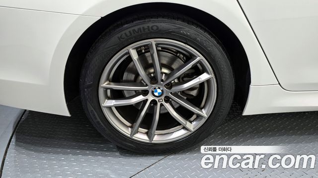 BMW 5-Series 2019 — photo 7