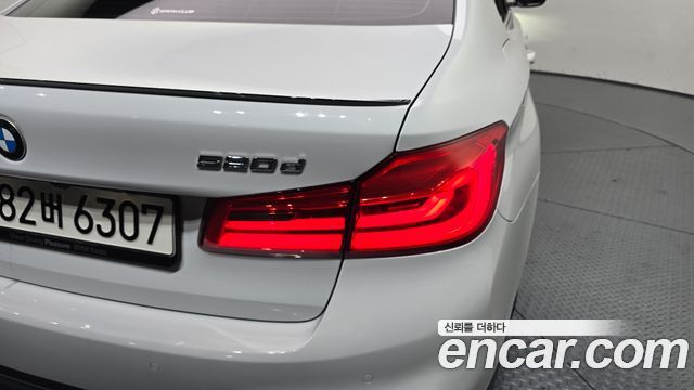 BMW 5-Series 2019 — photo 9