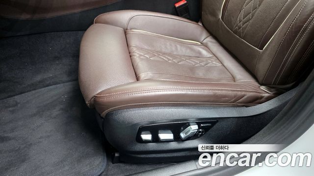 BMW 5-Series 2019 — photo 31