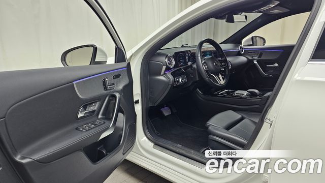 Mercedes-Benz A-Class 2023 — photo 13