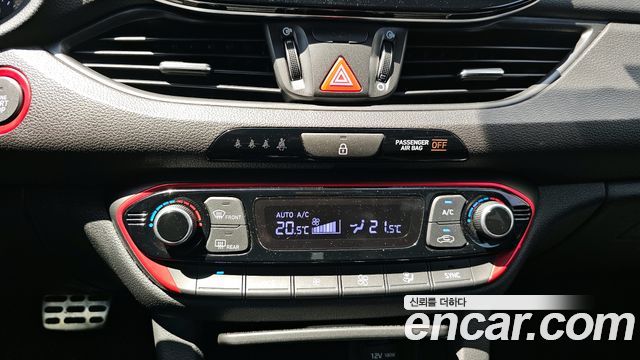 Hyundai i30 2017 — photo 16