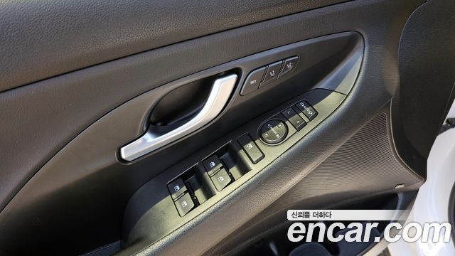 Hyundai i30 2017 — photo 17