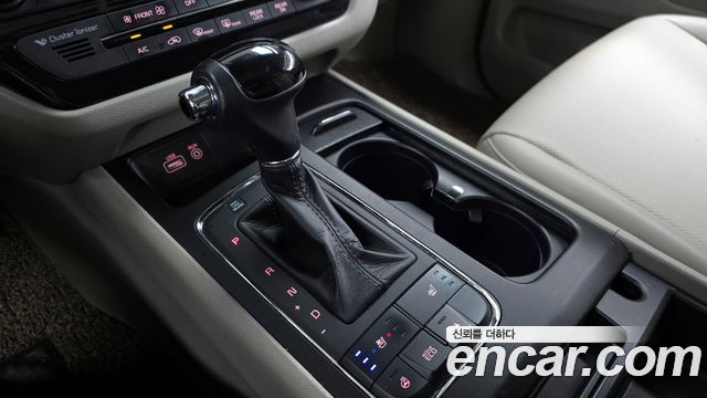 Kia Canival 2016 — photo 12