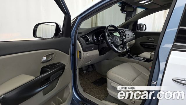 Kia Canival 2016 — photo 13