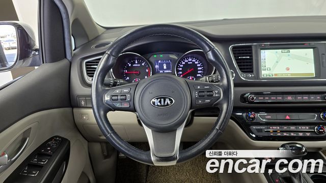 Kia Canival 2016 — photo 20