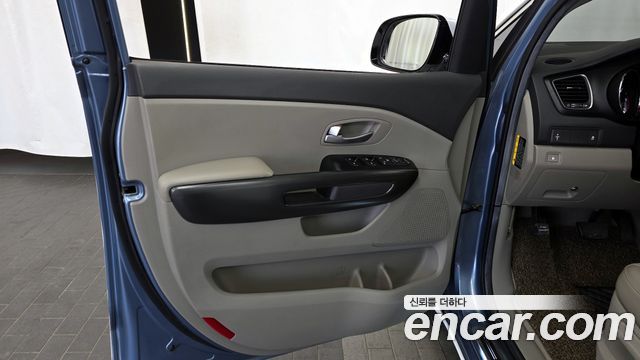 Kia Canival 2016 — photo 14