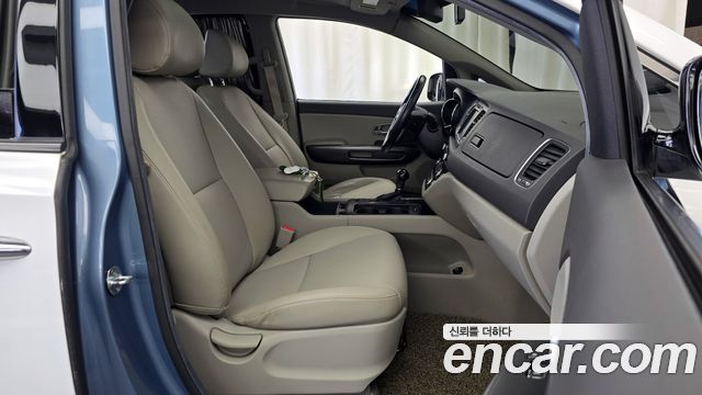 Kia Canival 2016 — photo 16