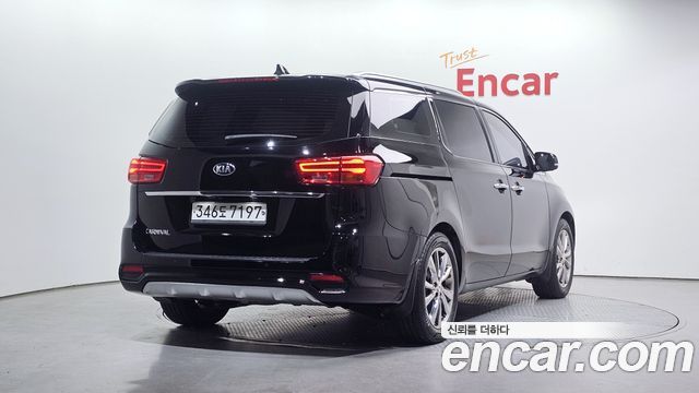 Kia Canival 2019 — photo 2