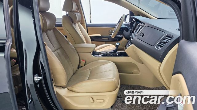 Kia Canival 2019 — photo 11