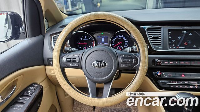 Kia Canival 2019 — photo 14