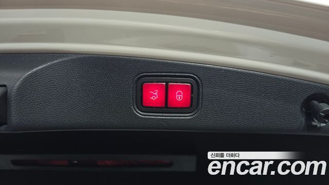 Mercedes-Benz E-Class 2020 — photo 23