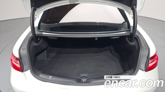 Mercedes-Benz E-Class 2020 — photo 24