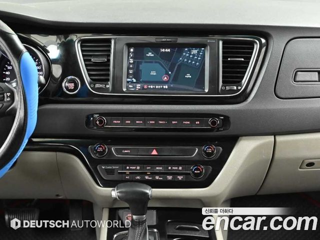 Kia Canival 2017 — photo 14