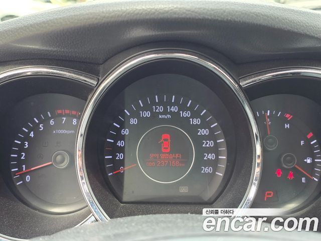 Kia K5 2011 — photo 11