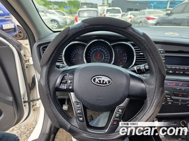 Kia K5 2011 — photo 12