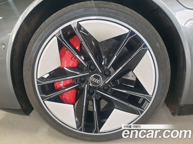 Audi RS e-tron GT 2022 — photo 6