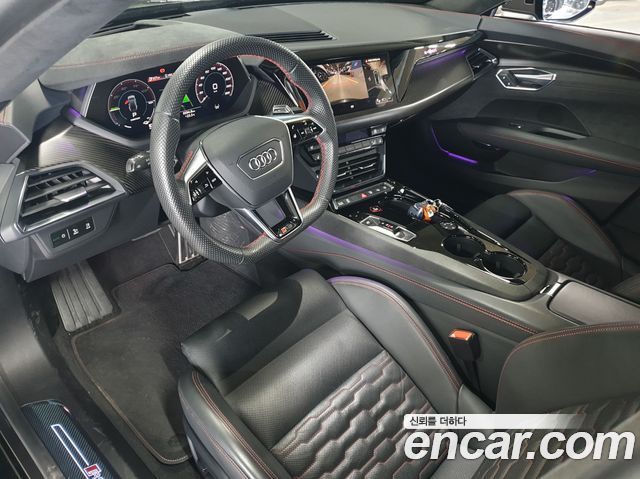 Audi RS e-tron GT 2022 — photo 10