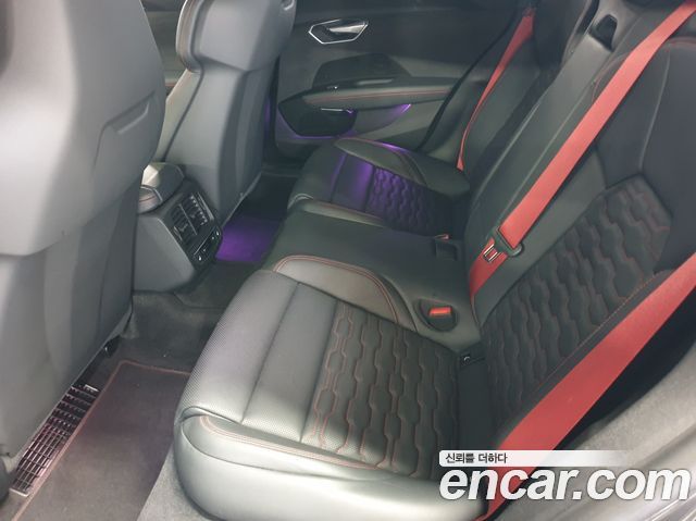 Audi RS e-tron GT 2022 — photo 18