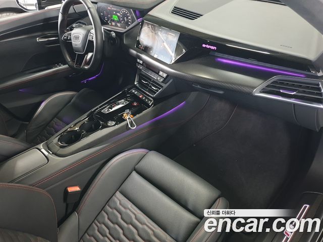 Audi RS e-tron GT 2022 — photo 19