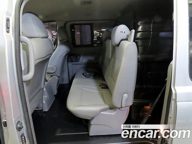 Hyundai Starex 2018 — photo 11