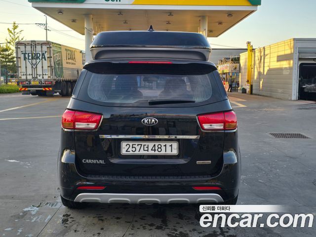 Kia Canival 2016 — photo 4