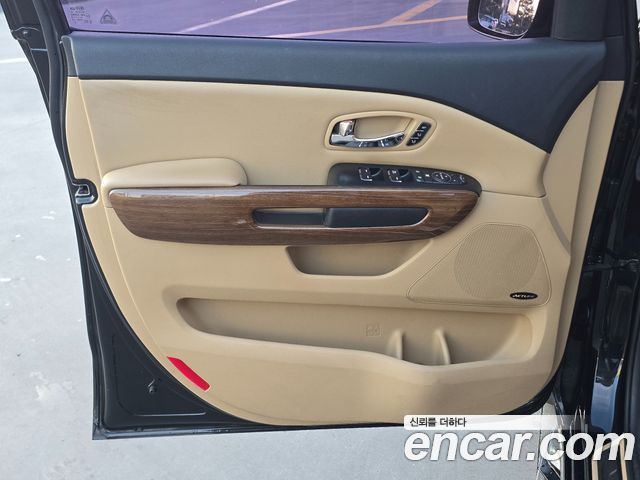 Kia Canival 2016 — photo 9