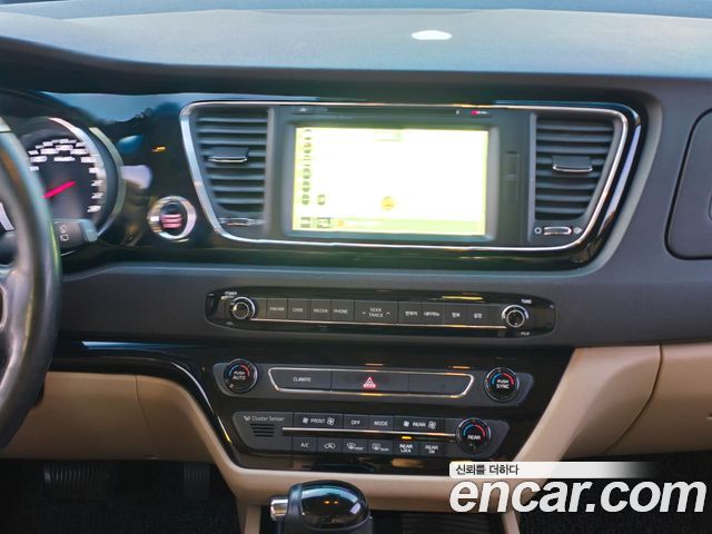 Kia Canival 2016 — photo 12