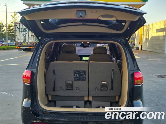 Kia Canival 2016 — photo 18