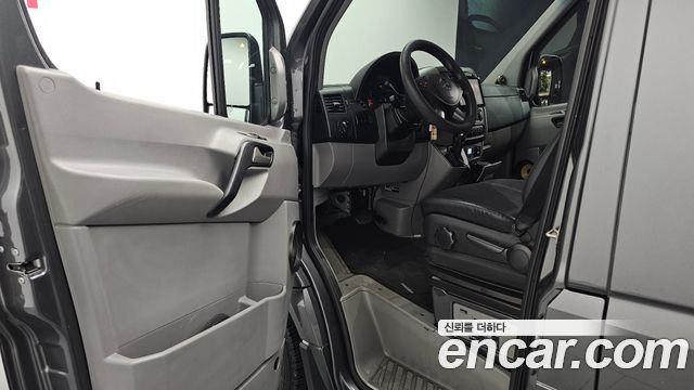Mercedes-Benz Sprinter 2017 — photo 16