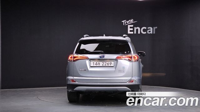 Toyota RAV4 2018 — photo 4