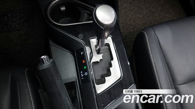 Toyota RAV4 2018 — photo 12