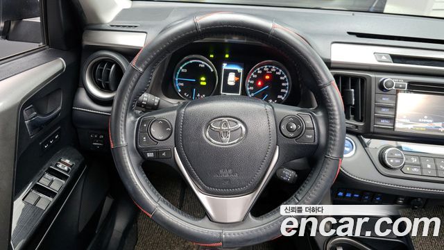 Toyota RAV4 2018 — photo 18