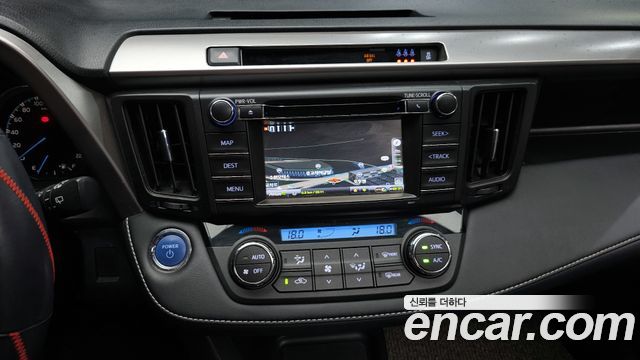 Toyota RAV4 2018 — photo 19