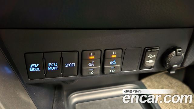 Toyota RAV4 2018 — photo 21