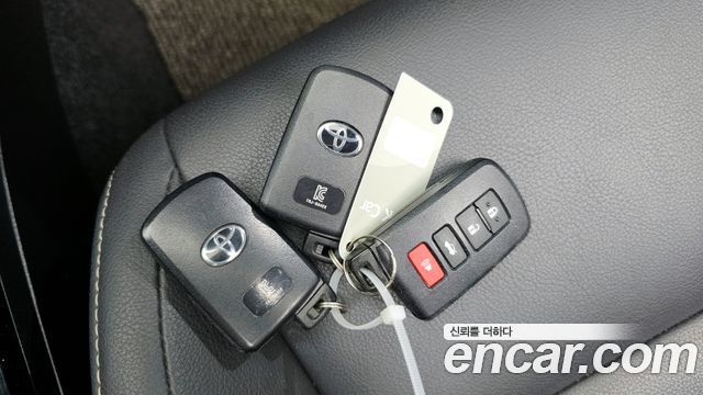 Toyota RAV4 2018 — photo 24