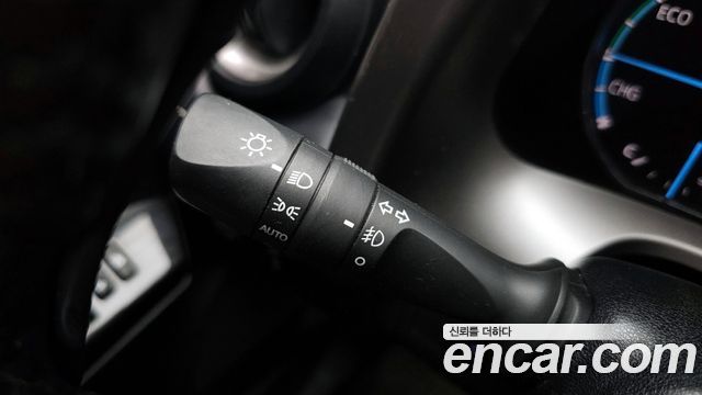 Toyota RAV4 2018 — photo 35